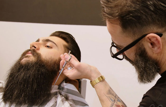 Cinque motivi per cui affidare la barba al barbiere
